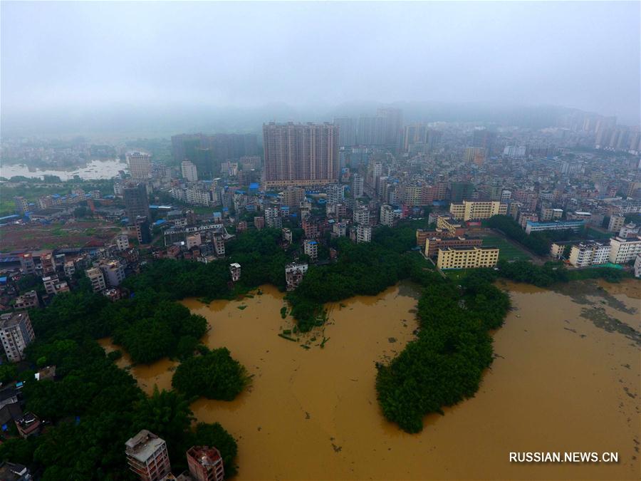 Уровень воды в протекающей через уезд Тэнсянь Гуанси-Чжуанского автономного района  р. Сицзян превысил опасную отметку