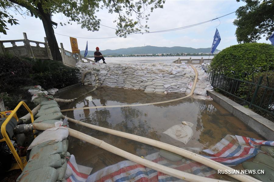 Уровень воды в реке Сянцзян продолжает повышаться, в Чанша применяются экстренные меры противопаводковой защиты