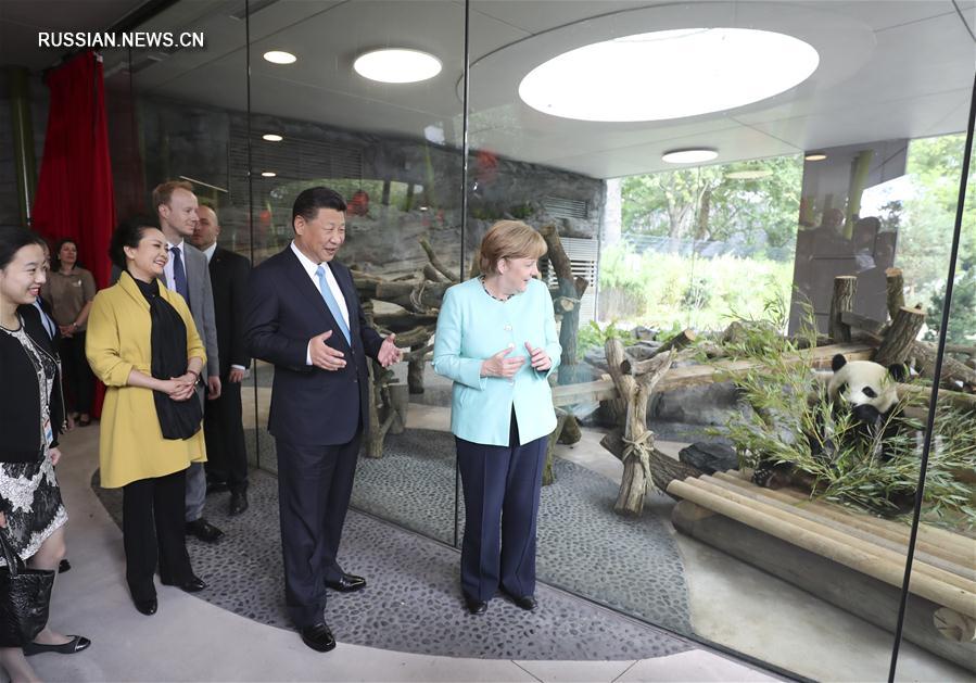 （时政）习近平同德国总理默克尔共同出席柏林动物园大熊猫馆开馆仪式