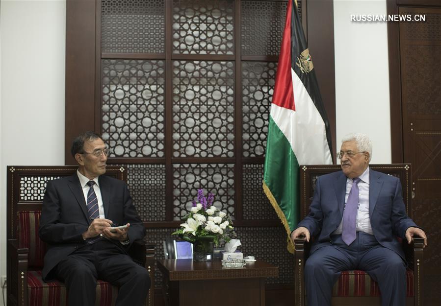 （XHDW）向巴平措会见巴勒斯坦总统阿巴斯