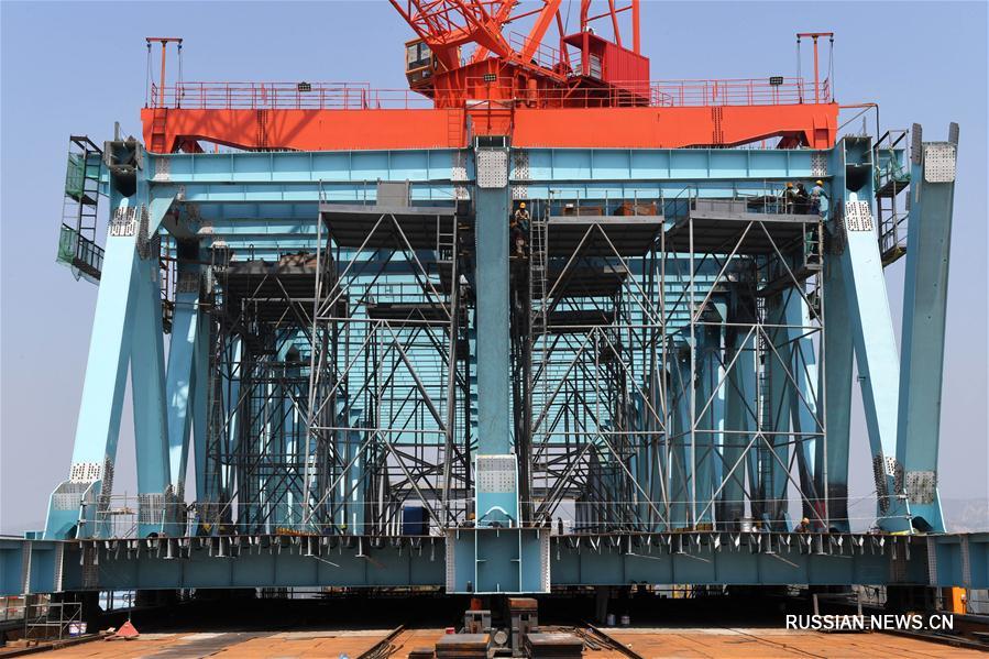 Строительство комбинированного моста в Саньмэнься
