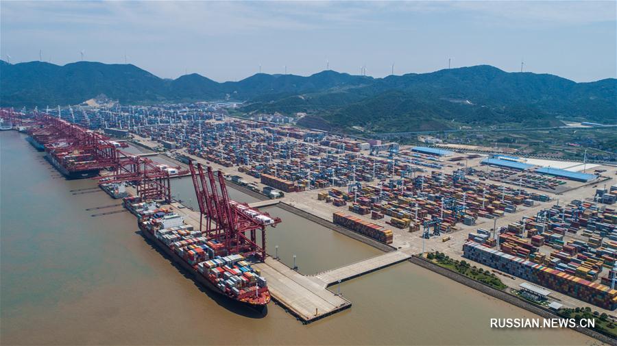 Объем грузооборота порта Чжоушань в Нинбо продолжает активно расти