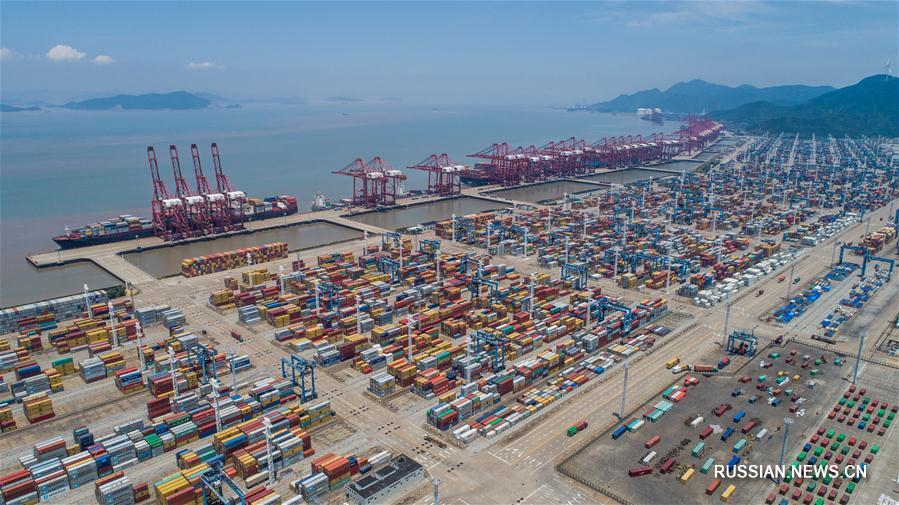 Объем грузооборота порта Чжоушань в Нинбо продолжает активно расти
