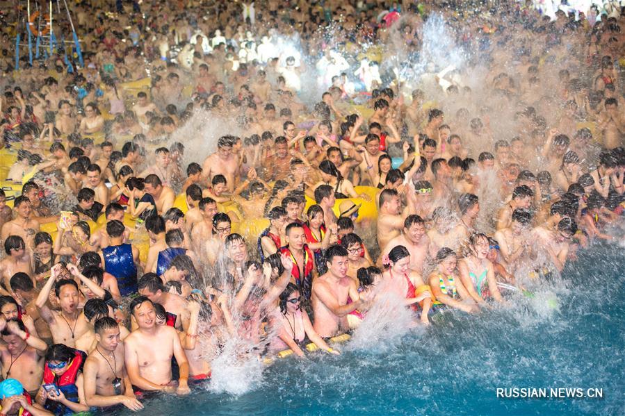 Как жители Уханя спасаются от жары