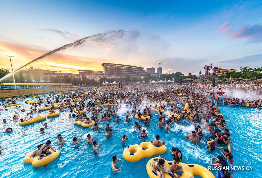 Как жители Уханя спасаются от жары