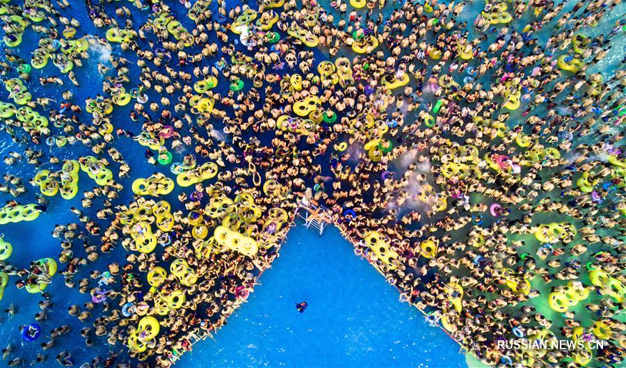 Как жители Уханя спасаются от жары