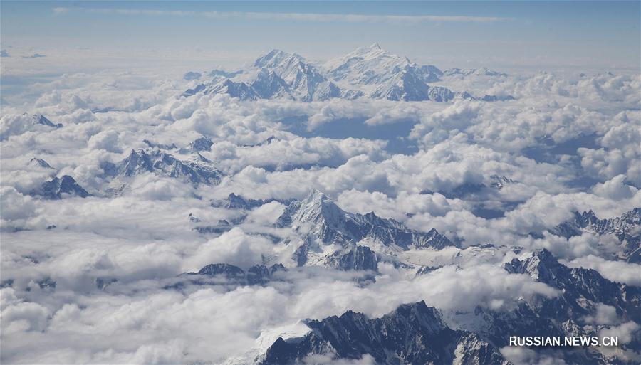 Заснеженные вершины Тибета