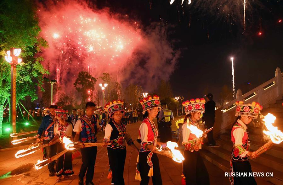 Праздник факелов в провинции Юньнань