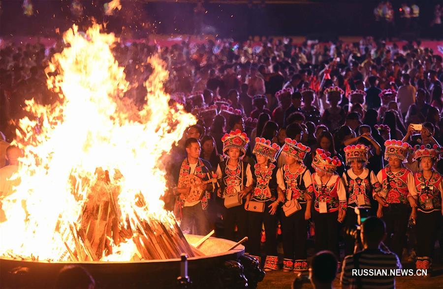 Праздник факелов в провинции Юньнань