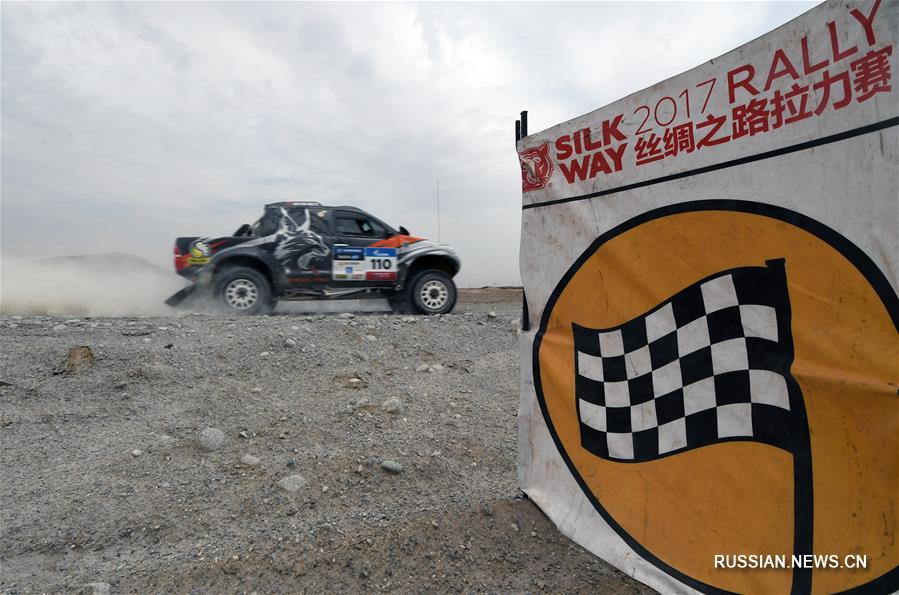 (体育)(4)赛车——2017丝绸之路国际汽车拉力赛第十赛段