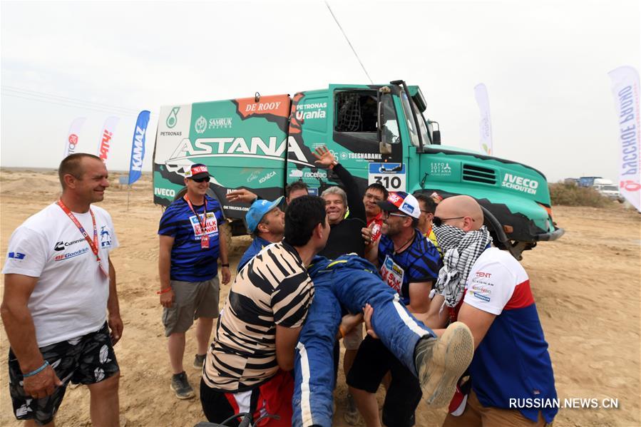 (体育)(2)赛车——2017丝绸之路国际汽车拉力赛第十赛段