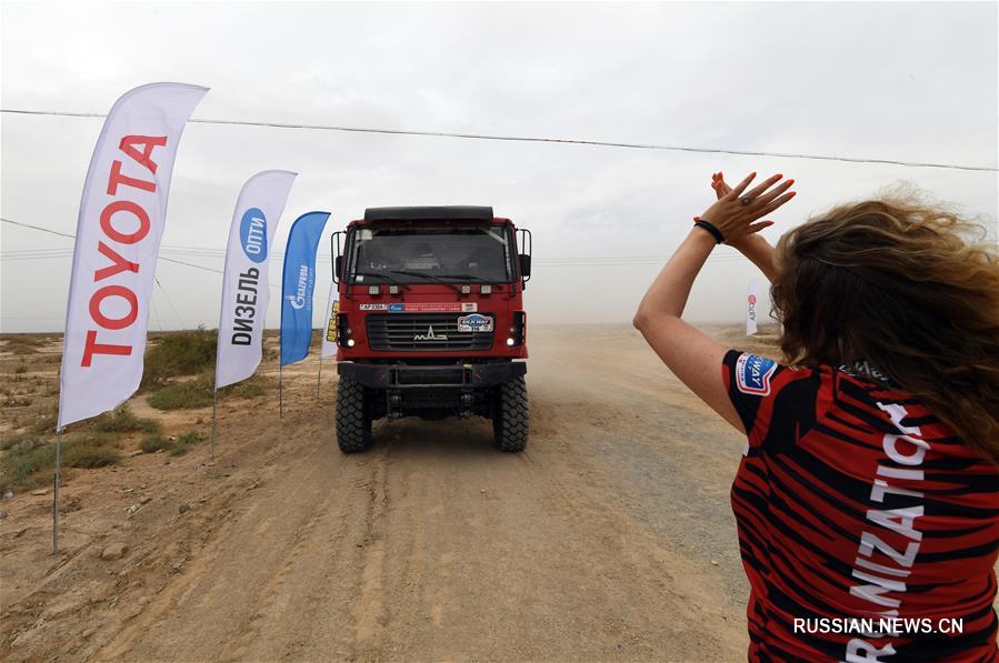 (体育)(6)赛车——2017丝绸之路国际汽车拉力赛第十赛段