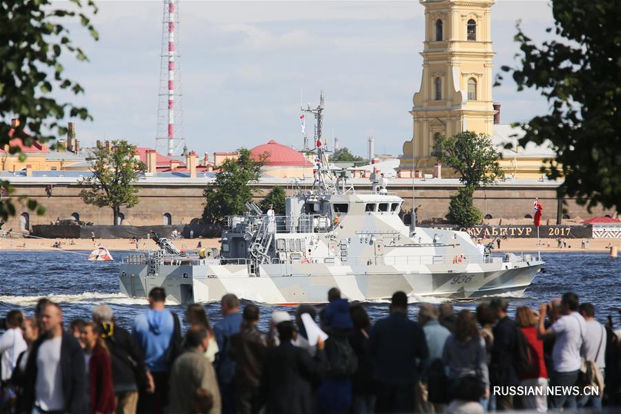 В Санкт-Петербурге прошла репетиция парада военных кораблей ко Дню ВМФ России