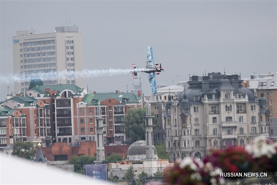 Этап чемпионата мира по аэробатике Red Bull Air Race в Казани