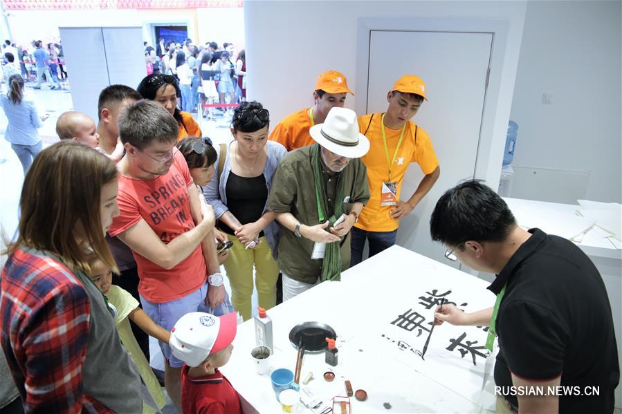 В Астане проходит выставка известного китайского художника Ли Сяньшэна