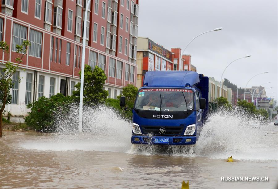 Тайфун "Несат" обрушился на прибрежный город Фуцин