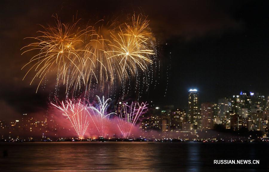 В Ванкувере открылся ежегодный фестиваль фейерверков