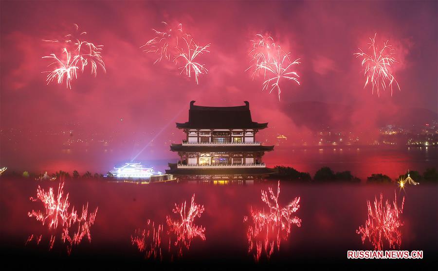 Фейерверк-шоу в честь 90-летия НОАК на острове Цзюйцзычжоу