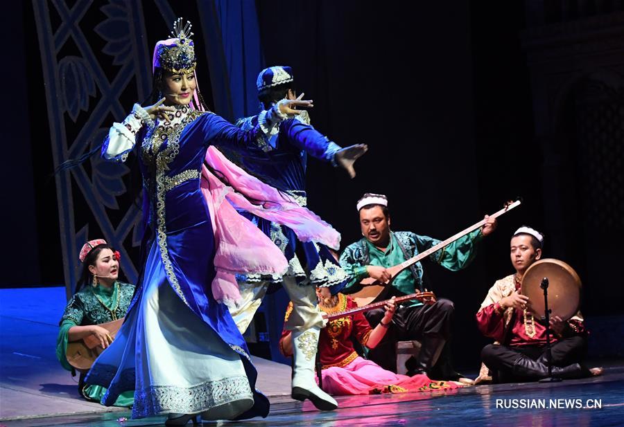 Музыкальное шоу "Уйгурские мукамы: Впечатление" представили в Урумчи