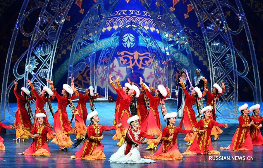 Музыкальное шоу "Уйгурские мукамы: Впечатление" представили в Урумчи
