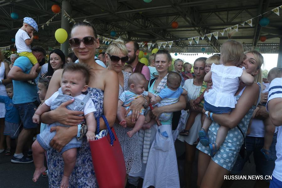 В Киеве отметили день близнецов