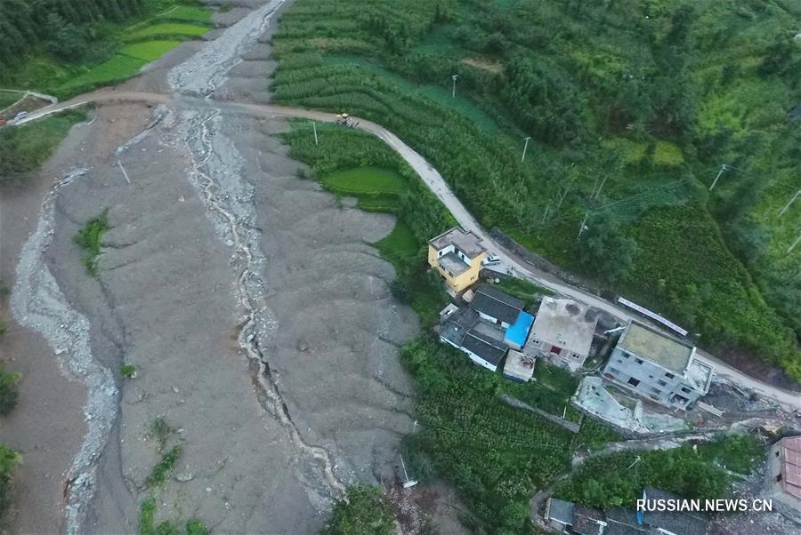 В результате схода селевого потока в Юго-Западном Китае погибло 24 человека