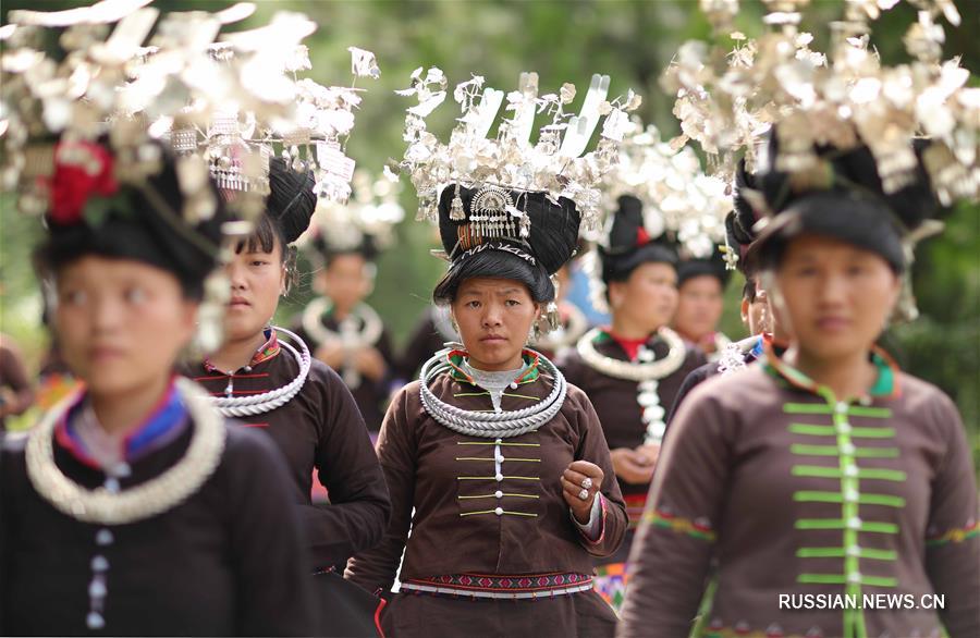 Традиционные пляски народности мяо в провинции Гуйчжоу