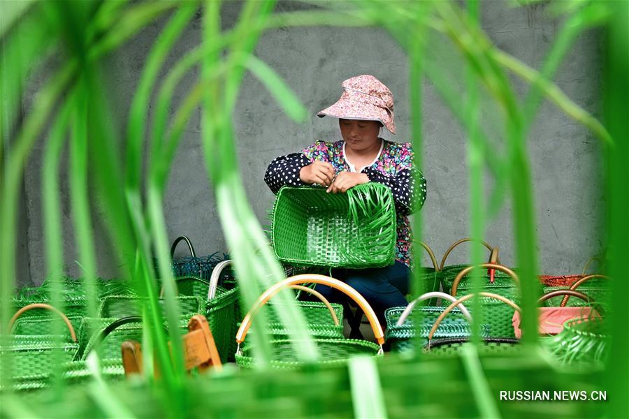 Народные промыслы помогают фермерам в уезде Июань провинции Шаньдун достичь благосостояния