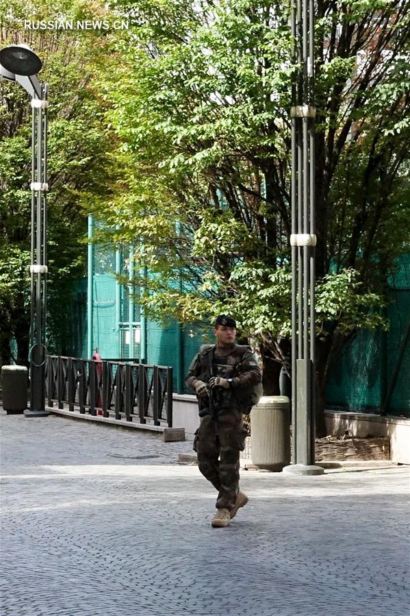 (国际)(3)巴黎近郊发生冲撞军人事件造成6人受伤