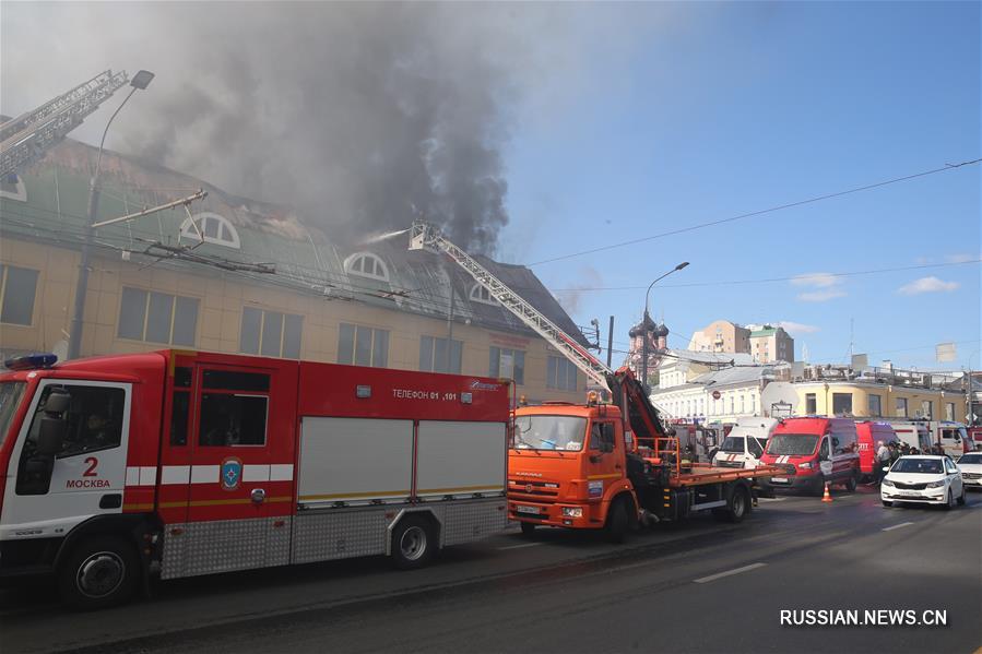 На Таганской площади в Москве сгорел торговый центр