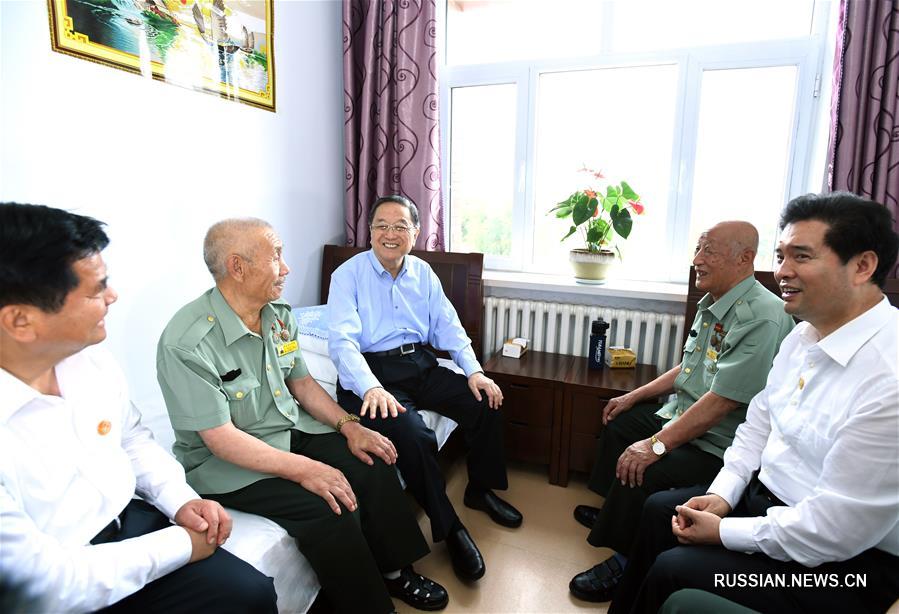 Юй Чжэншэн встретился с представителями кадровых работников и жителями аймака Хинган 