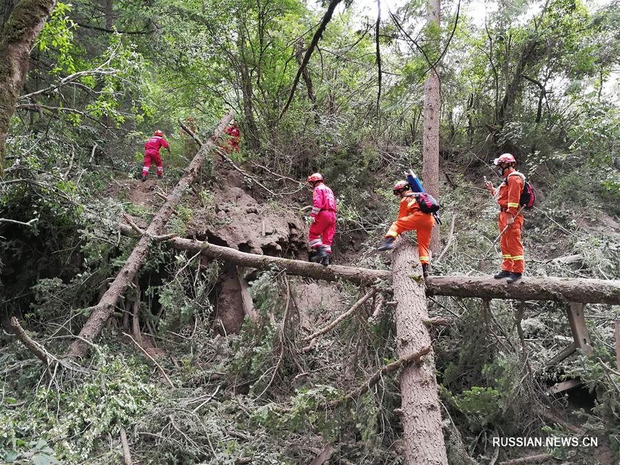 Спасательные работы продолжаются в зоне бедствия в провинции Сычуань