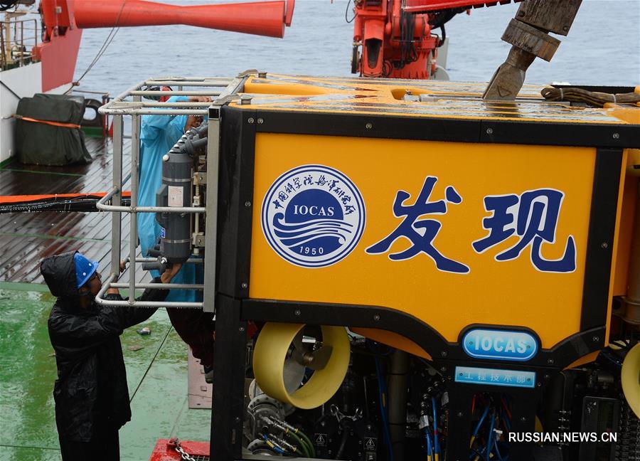 Китайское судно "Кэсюэ" впервые исследует тайны подводной горы Каролина