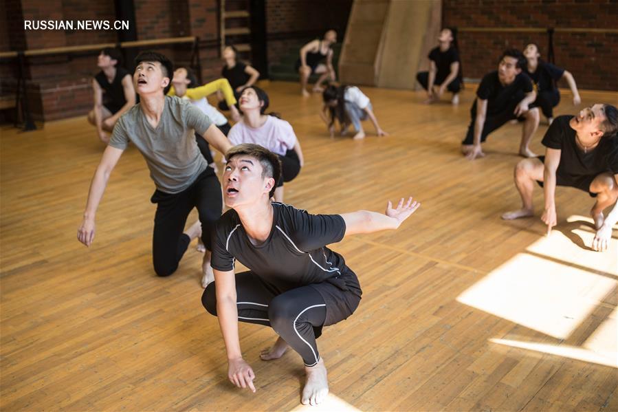 Студенты Шанхайской театральной академии в ГИТИСе