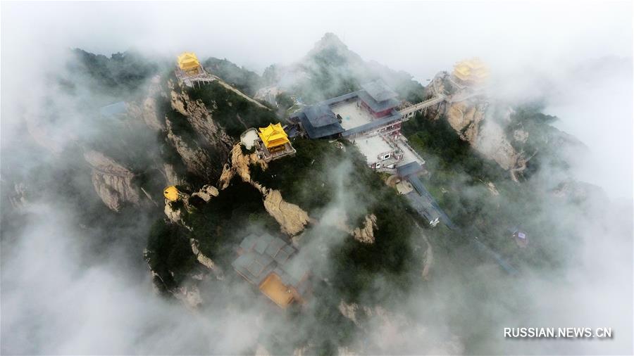 Туманные горы Лаоцзюньшань в провинции Хэнань