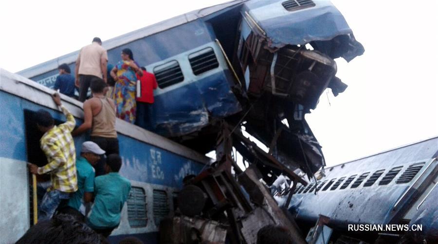 Число погибших при крушении поезда в Индии возросло до 23 человек 