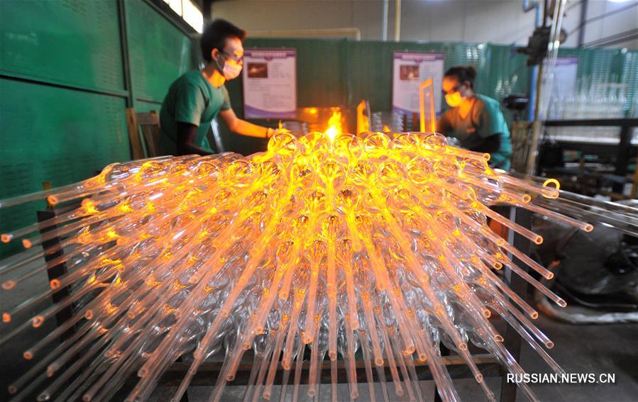 Художественное стекло из города Хэцзянь покоряет зарубежный рынок