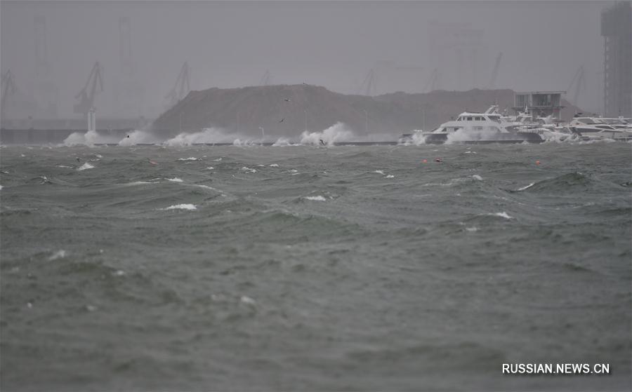 Тайфун "Хато" вышел на сушу в Южном Китае 