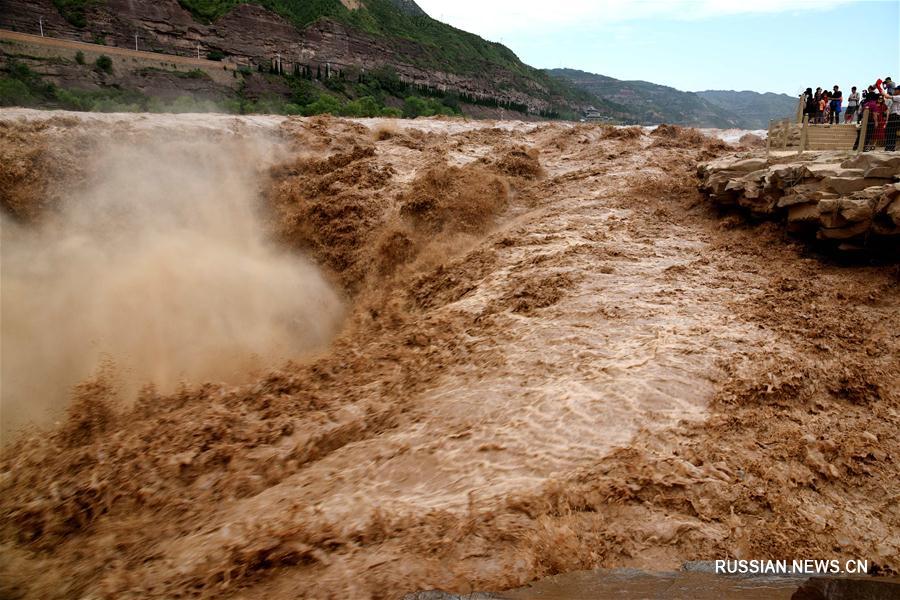 Значительно увеличился объем воды в водопаде Хукоу в бассейне реки Хуанхэ 