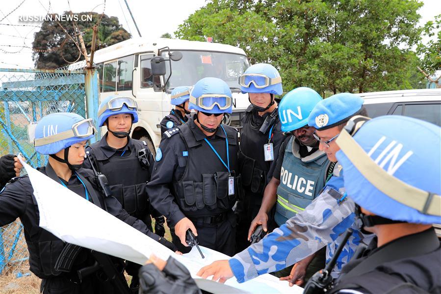 Китайские миротворческие полицейские в Либерии совершили вооруженный патруль на дальние  расстояния