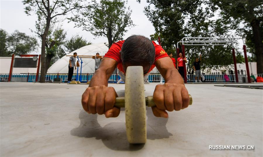 Ветеранская спортивная команда обосновалась в одном из парков Тяньцзиня