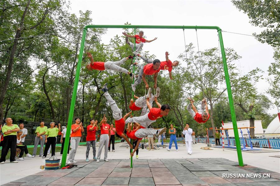 Ветеранская спортивная команда обосновалась в одном из парков Тяньцзиня