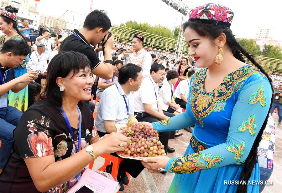На фестивале в Синьцзяне представили 216 сортов винограда