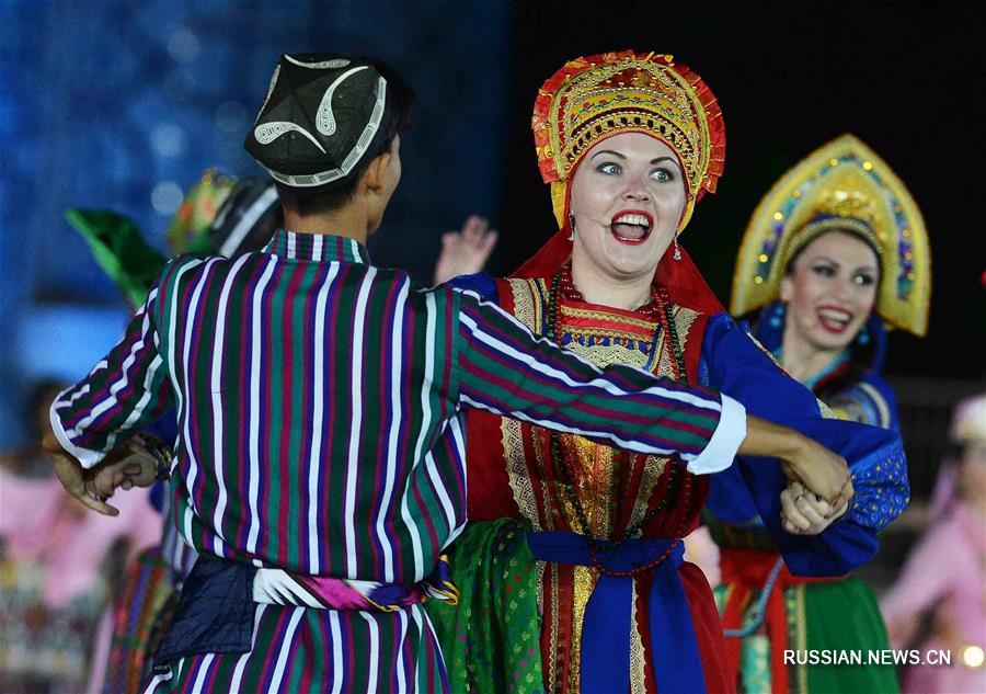 В Самарканде состоялась церемония открытия XI музыкального фестиваля "Шарк тароналари"