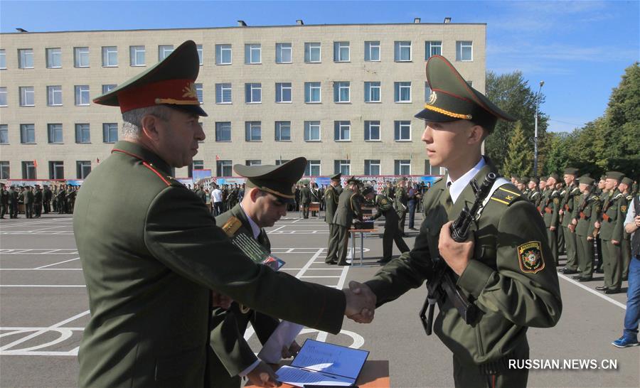 Белорусские курсанты приняли присягу