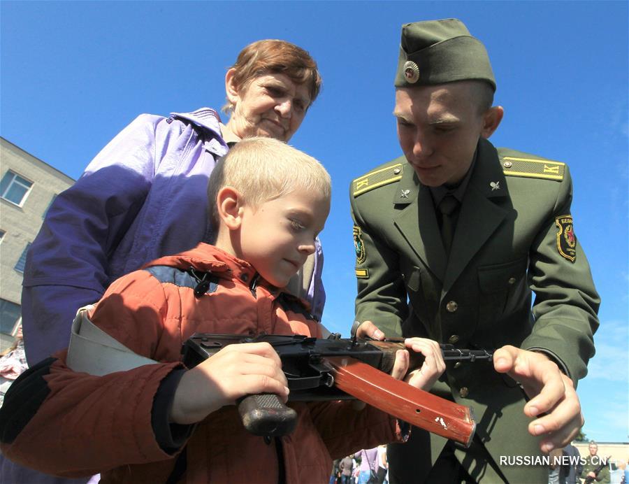 Белорусские курсанты приняли присягу