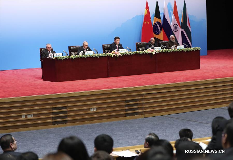 Си Цзиньпин принял участие в диалоге лидеров стран БРИКС и Делового совета БРИКС