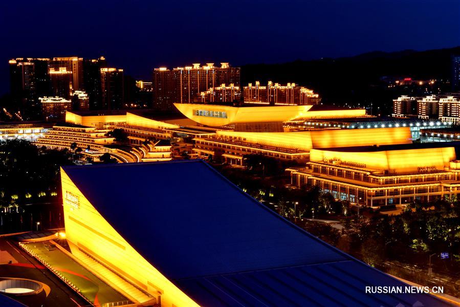 "Южнофуцзяньская жемчужина" в свете ночной иллюминации