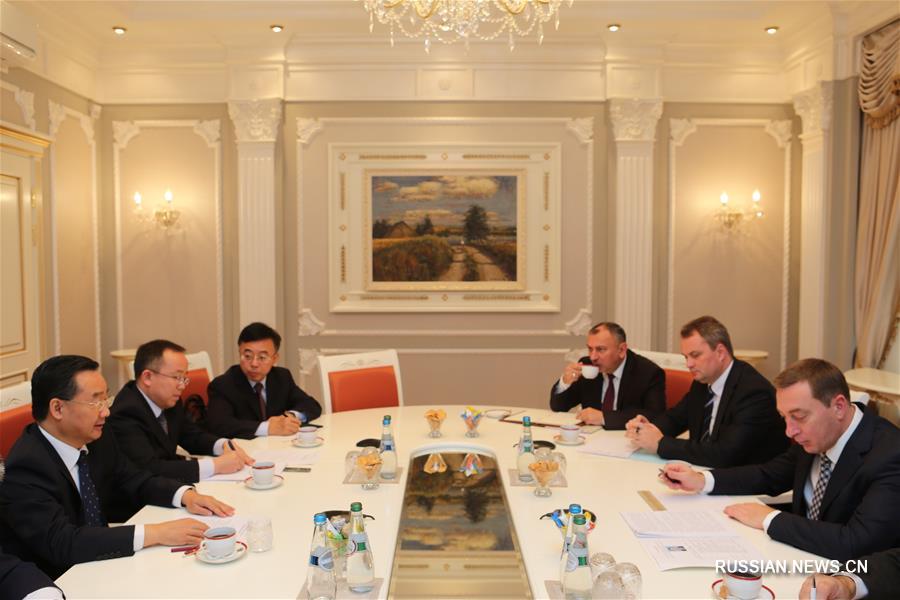 Замглавы администрации президента Беларуси Николай Снопков встретился с главой правительства провинции Ганьсу Тан Жэньцзянем