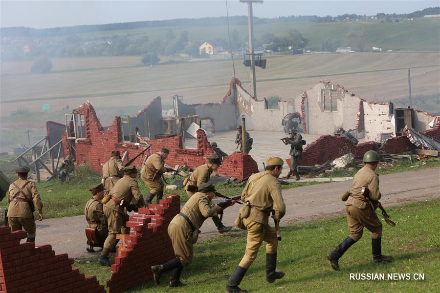 В историко-культурном комплексе "Линия Сталина" под Минском провели "День Танкиста"